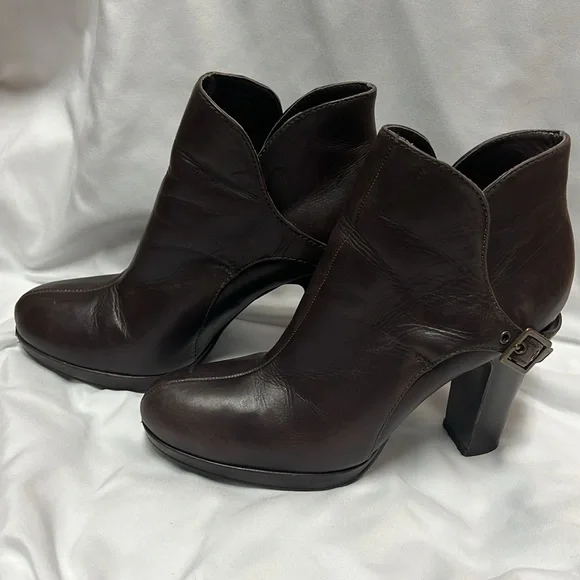 Brown leather simply Vera Wang Boots - Picture 4 of 5